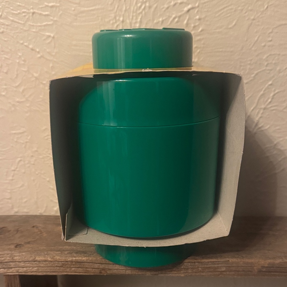 LEGO Green Storage Brick with Knob - Picture 2 of 3